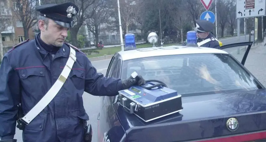 Sospettata di ubriachezza, denuncia 4 carabinieri