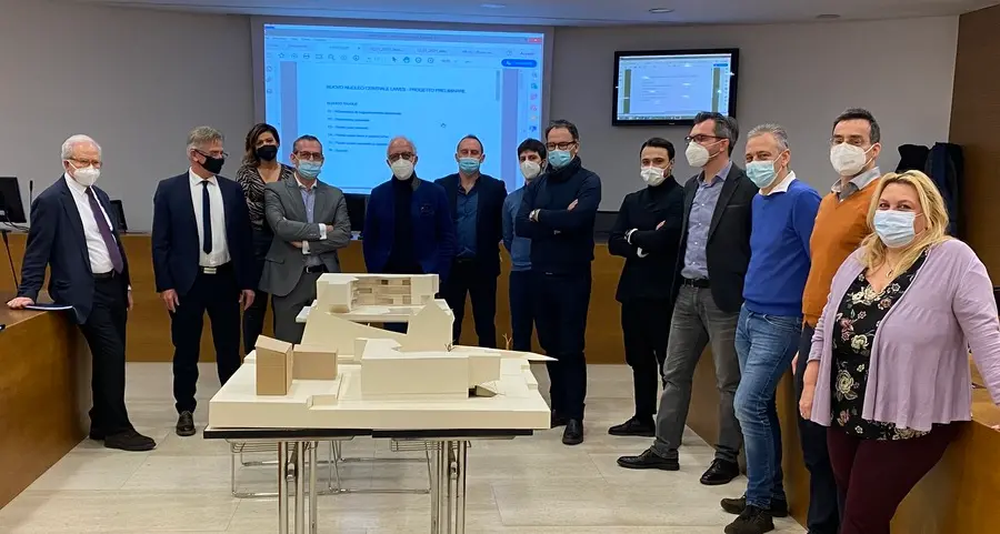 Cecchetto porta ai tecnici il plastico della nuova piazza