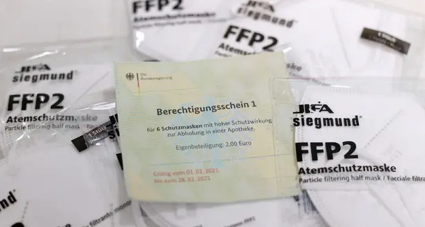 Ffp2 obbligatoria per fare la spesa, sul bus e dal parrucchiere