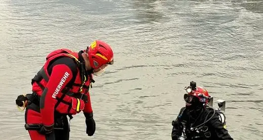 «Spuntava dal fiume Abbiamo visto il corpo dalla riva»