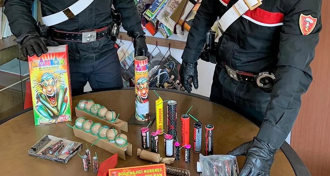 Merano, oltre un chilo di fuochi d'artificio nelle mani di due giovani: denunciati