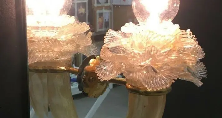 I lampadari dell’ex Bristol fanno capolino sul mercato