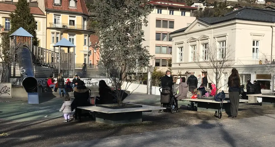 Il sole incoraggia la “sfilata” di carnevale