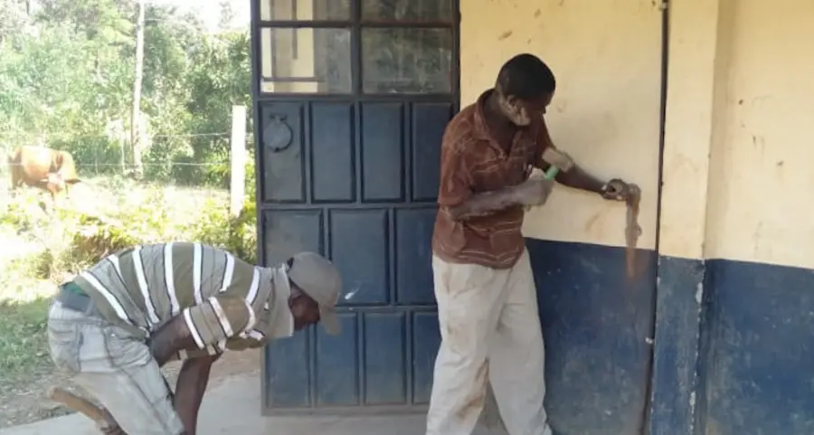 Circle al lavoro per la scuola minacciata dai guerriglieri