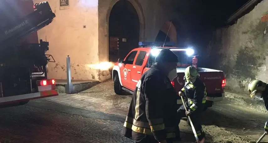 Egna, si rompe un tubo Alcune case senz’acqua