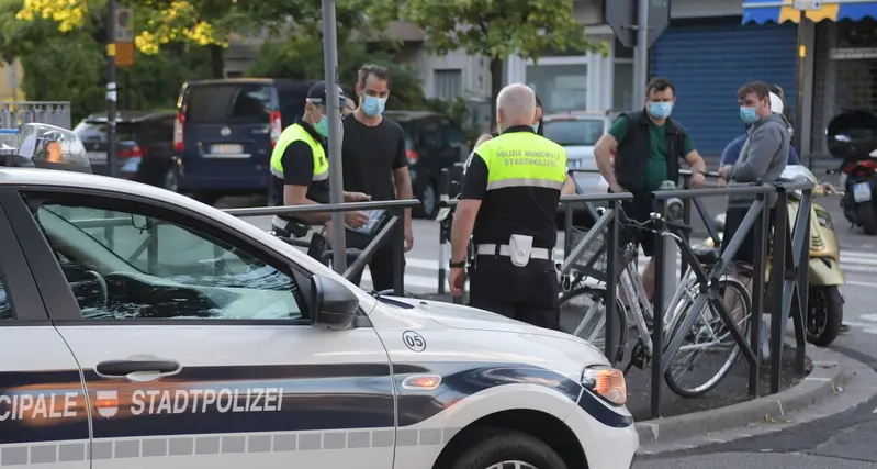 Bolzano, ladro in bicicletta scippa il telefonino ad un’anziana