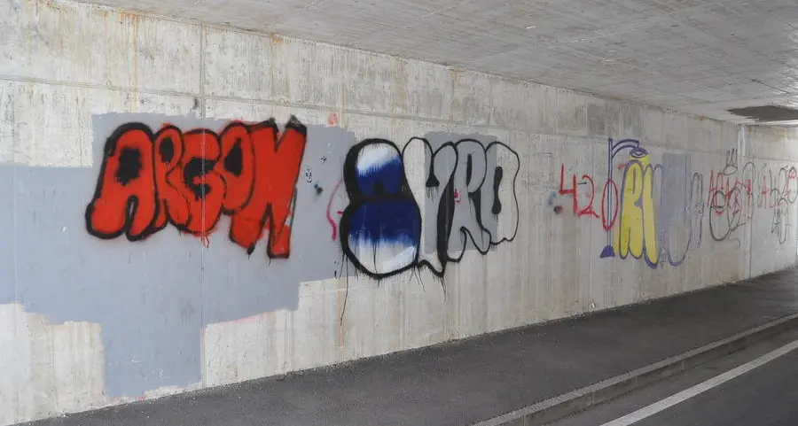 Vandali in azione nel sottopasso per Vadena