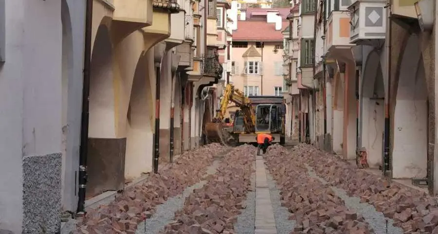 Bressanone, torna il porfido sulle strade del centro