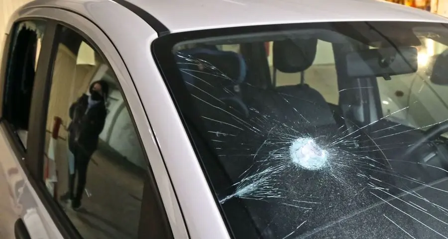 Raid vandalico nella notte a Sinigo, auto danneggiata