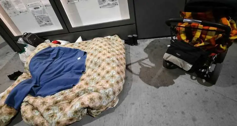 Costretta a dormire in stazione, la famiglia pakistana ora ha trovato accoglienza