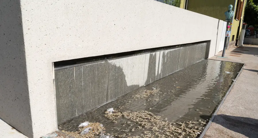 L’ennesima magagna in piazza Matteotti: la nuova fontana inizia a perdere l’acqua