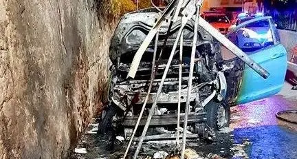 Ancora un incendio a Bolzano: campana e auto incenerite