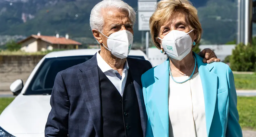 Il dono di Tina e Riccardo Perotti: un’auto elettrica al reparto Cure palliative