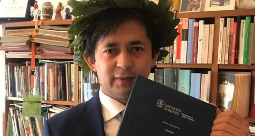 La forza di Alidad Shiri: da rifugiato alla laurea