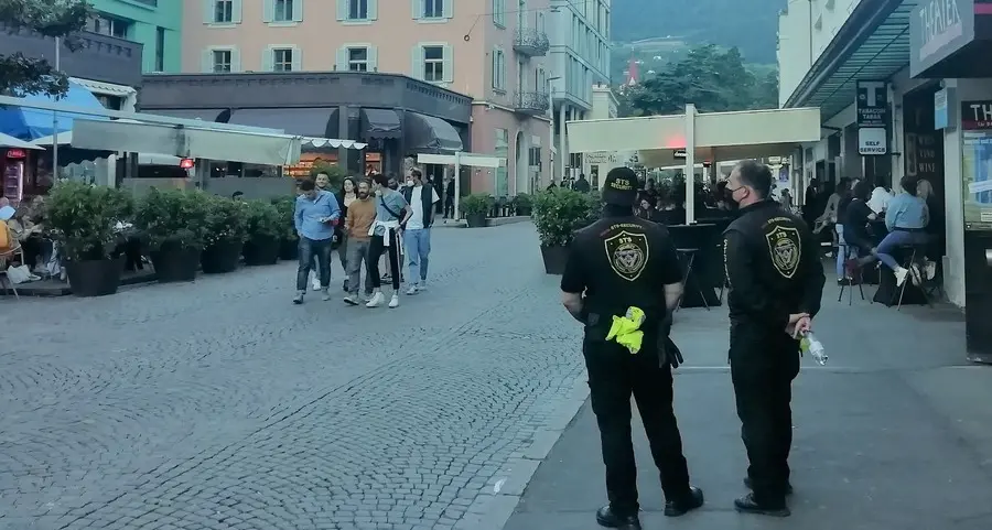 Merano, i baristi si autotassano per la security
