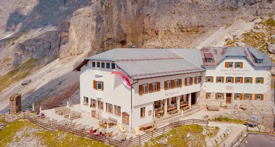 Giù il Coronelle, ma sul nuovo rifugio c'è il no di Cai e Alpenverein