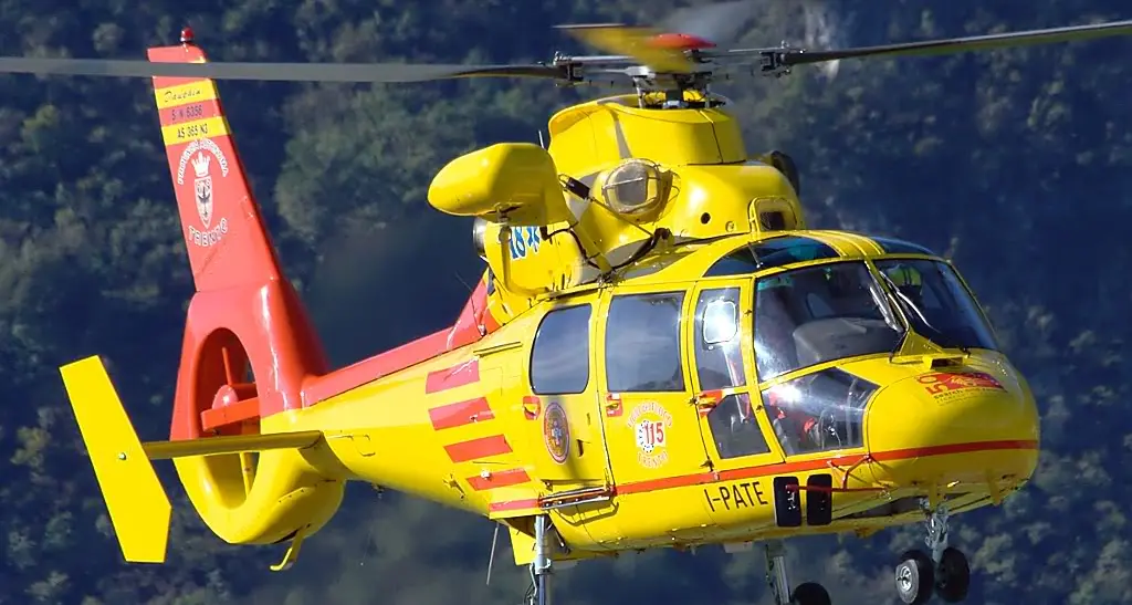 Incidente gravissimo: bimbo in bici finisce contro un’auto, arriva l’elisoccorso