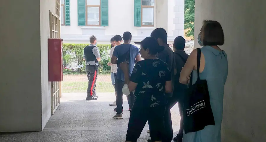 Poste, a Merano disagi tra gli utenti: «Due ore in fila al caldo»