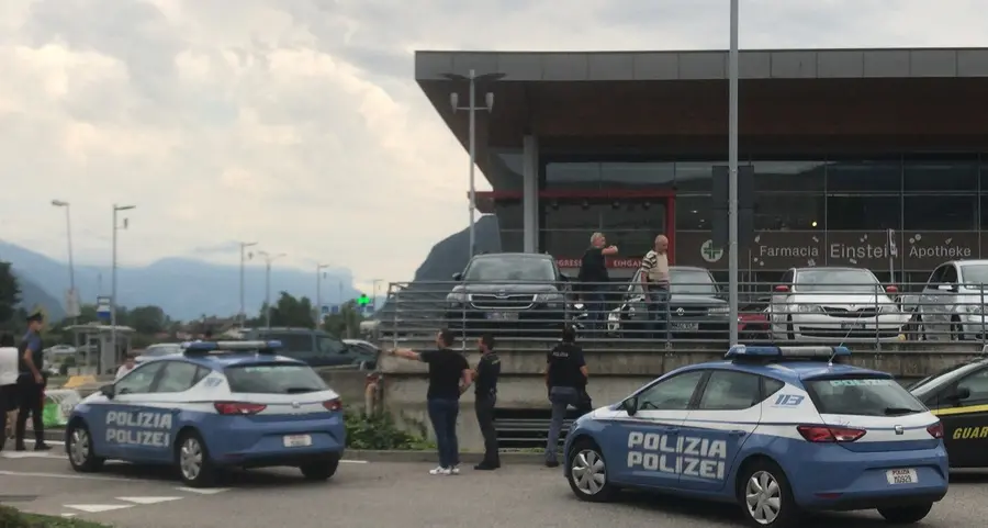 Sparò al rivale nel parcheggio del supermercato: patteggia 4 anni e 8 mesi