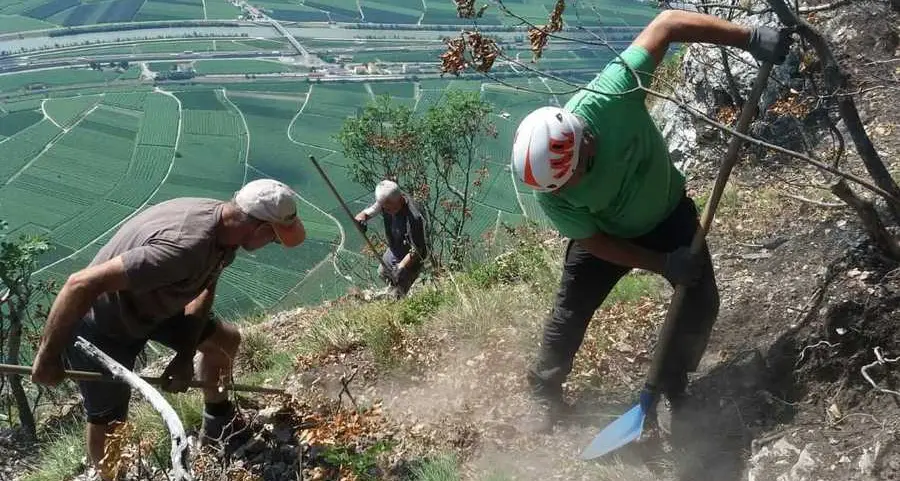 La ferrata è ancora chiusa a sei settimane dal rogo