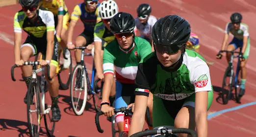 Giovani ciclisti, trecento chilometri in pulmino per riuscire ad allenarsi