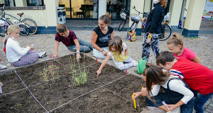 La piazzetta di Don Bosco diventa il giardino dei bimbi