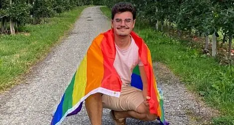 Il consigliere fa “coming out” su Facebook