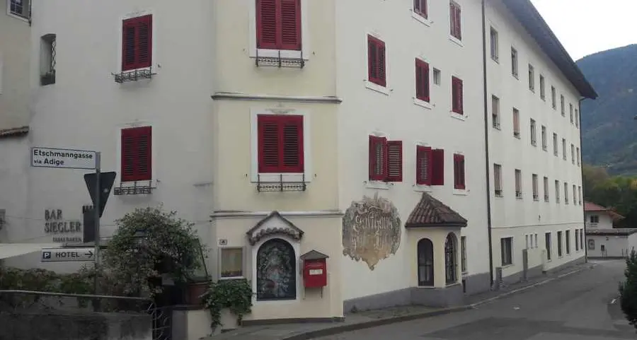 Ceduto l’albergo alla Torre di Maia Bassa: al suo posto un condominio