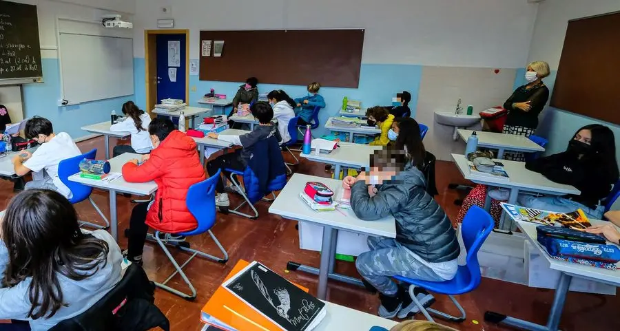 Obbligo vaccinale, a scuola si punta sui pensionati