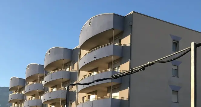 Termosifoni guasti: una donna disabile protesta per il gelo