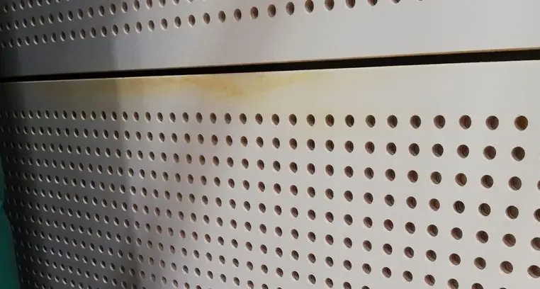 Appiano, il giallo della polverina in palestra