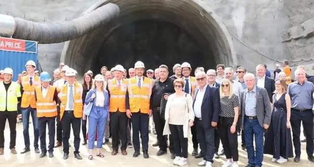 Feste senza paga per gli operai del tunnel stradale a Castelbello