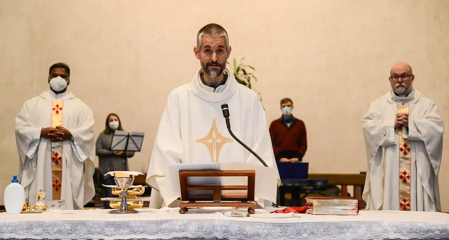 Don Bosco, i parrocchiani lasciano il cibo a chi ha bisogno