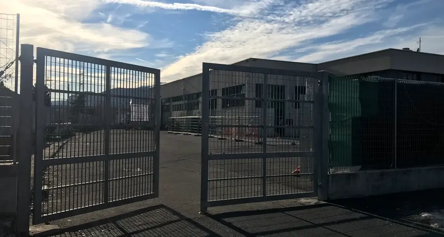 Caos mensa all’ex Alimarket, 40 senzatetto restano fuori
