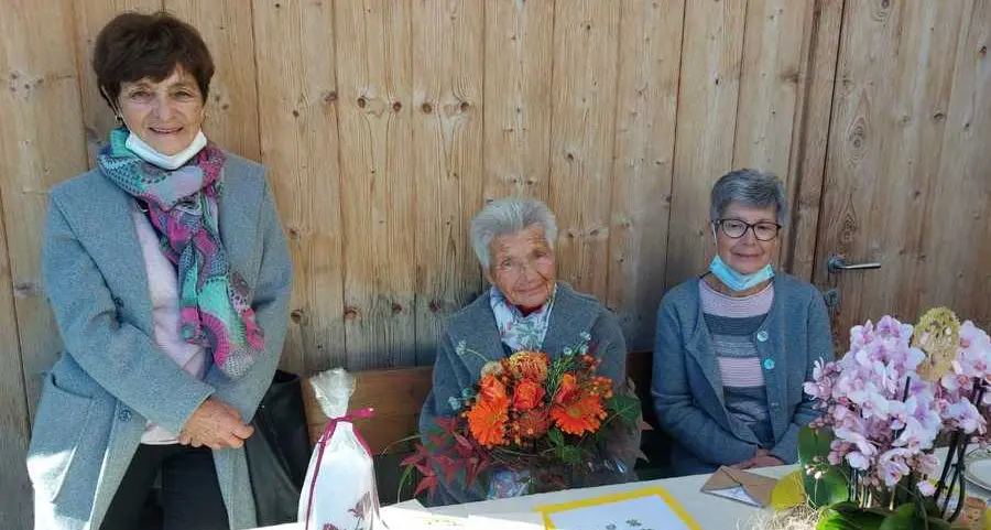 Addio all’ostetrica Anna: ha fatto nascere duemila bimbi