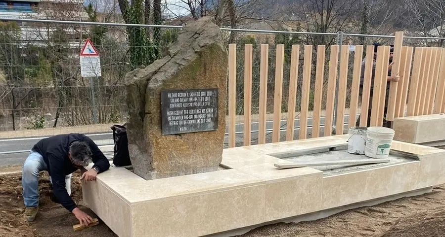 Monumento agli istriani con i racconti degli esuli: «C’è la piccola Egea»