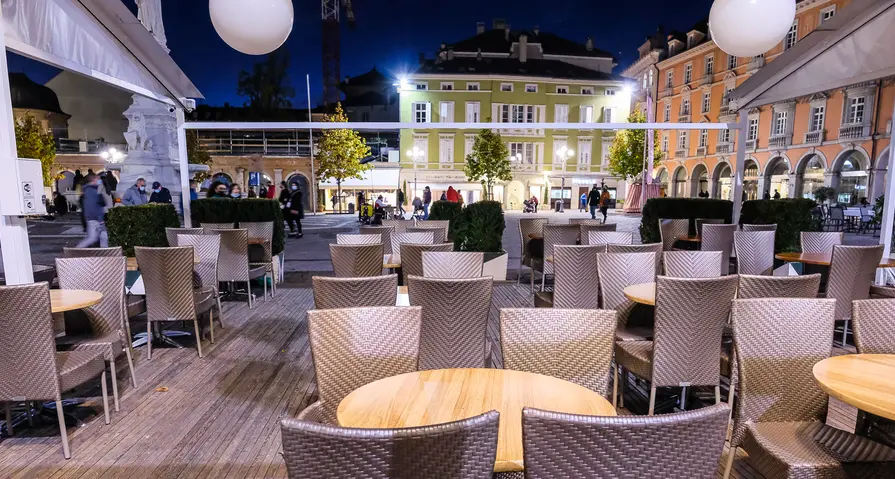 La Sovrintendenza: basta gazebo e casette fisse in piazza Walther
