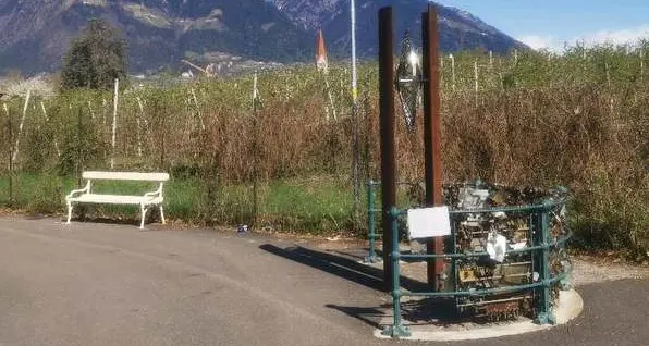 Merano, ragazzo aggredito dal branco durante la pausa per il panino