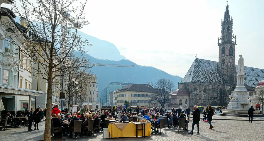 Dehors a Bolzano, stretta in tutta la città