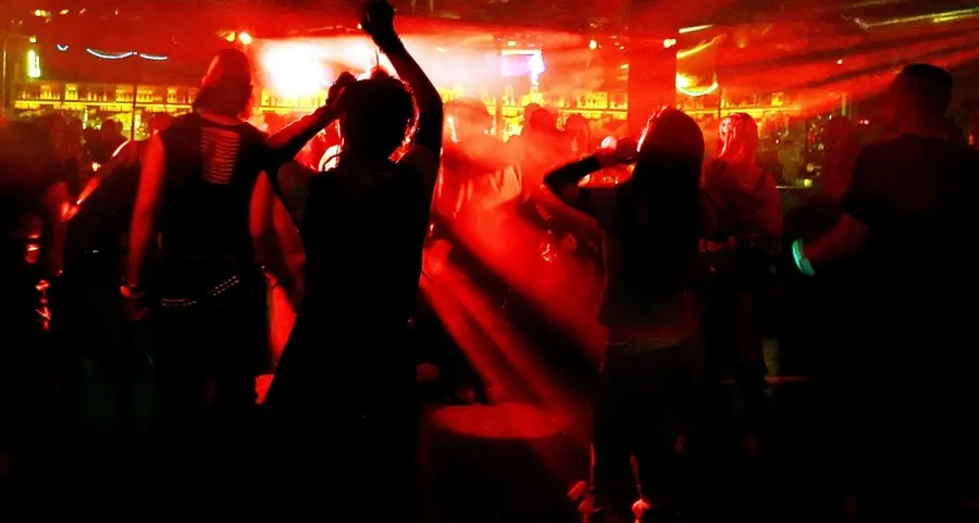 Giocatore di pallamano pestato fuori dalla discoteca