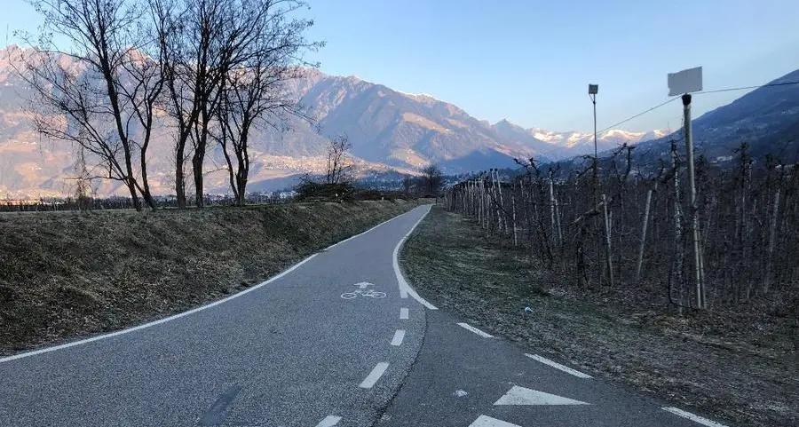 Ciclabile senza illuminazione a Merano, monta la polemica politica