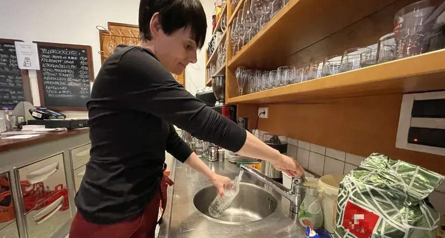 Riempio la borraccia alla fontana e così non inquino