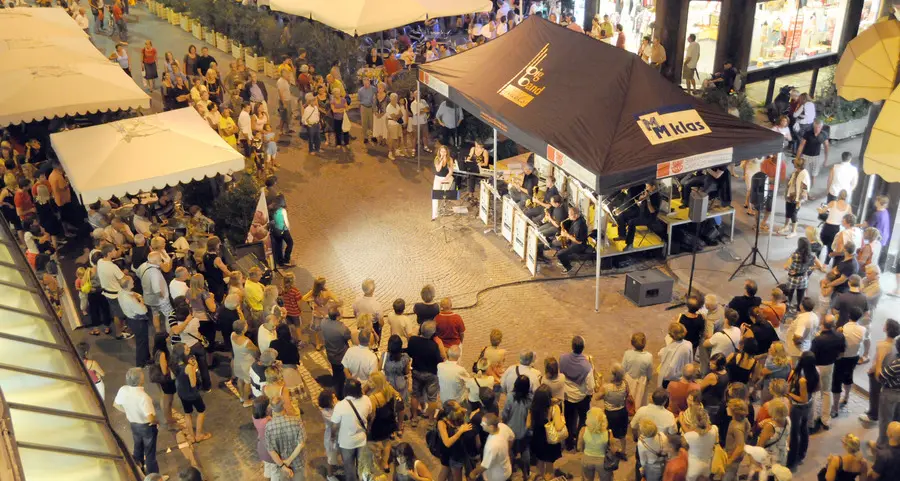Musica ed eventi nei bar di Merano, la giunta vuole regole soft