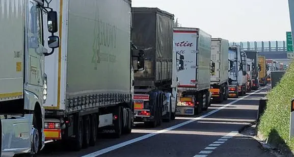 Troppi Tir sull'A22, la Provincia studia un sistema di prenotazione
