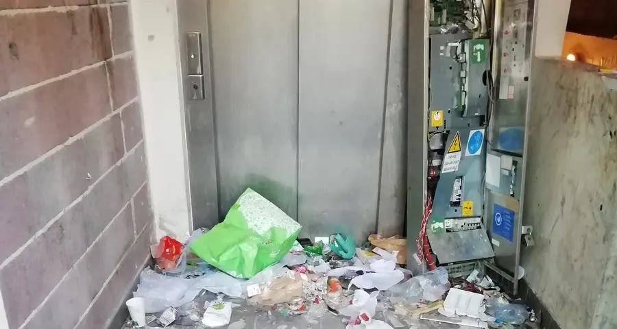 Via Alto Adige, gli interrati devastati e ridotti a discarica
