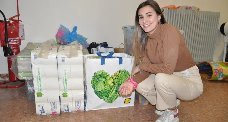 Sos Ucraina, la giovane mamma raccoglie gli aiuti nel suo ufficio