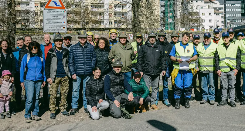 Troppi rifiuti: Isarco ripulito grazie al lavoro di 40 volontari