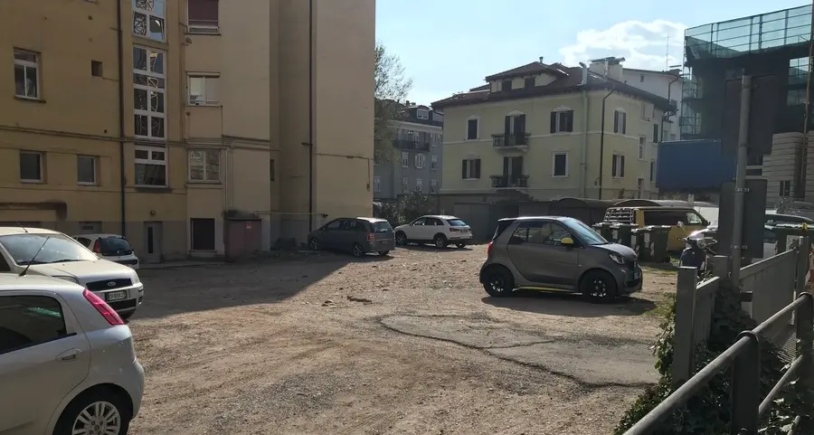 «Degrado e niente parcheggi, via Zara va riqualificata»