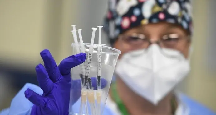 Sanitari, l’obbligo di vaccino va avanti fino al 31 dicembre