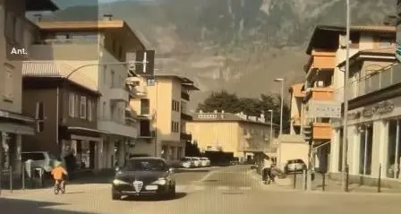 Laives, bimbo in bici salvo per miracolo